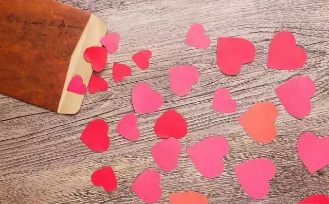 女儿在大学谈恋爱多给生活费,女儿大学谈恋爱干涉不了