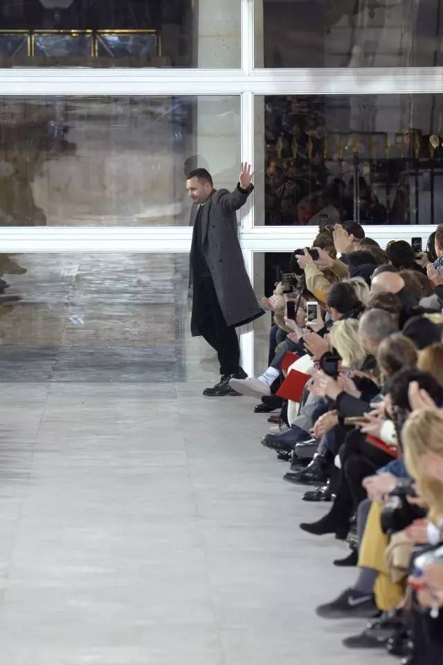 轰动时尚圈LouisVuittonXSupreme系列