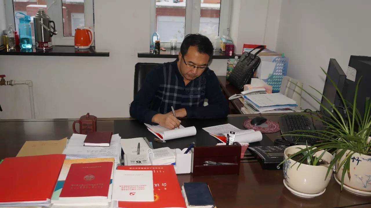 聚焦两会政协委员谈报告,聚焦两会区人大代表热议工作报告