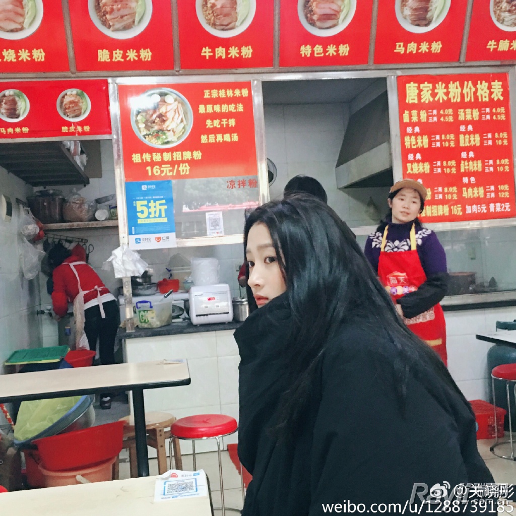 关晓彤马丁靴搭配,关晓彤美体裤老爹鞋穿搭