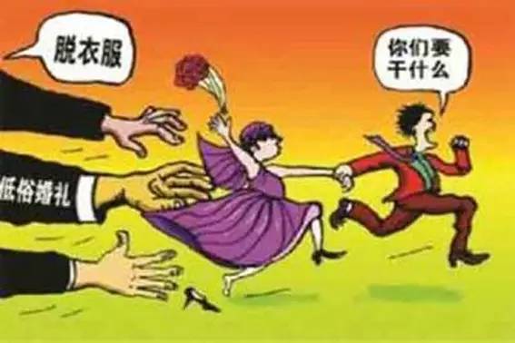 闹洞房新娘伴娘都被闹,闹婚伴娘被伴郎拽进车里