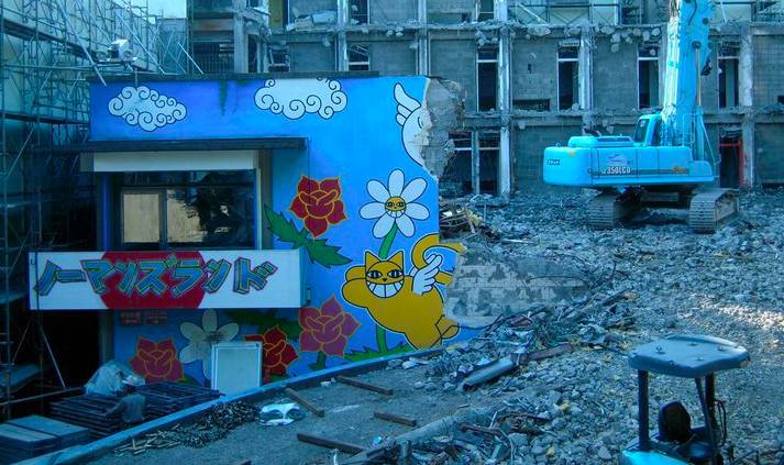 有一个街头艺术家把一只猫涂遍了巴黎,后来它遍布了全世界