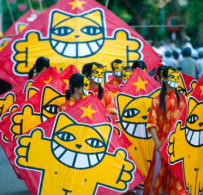 有一个街头艺术家把一只猫涂遍了巴黎，后来它遍布了全世界