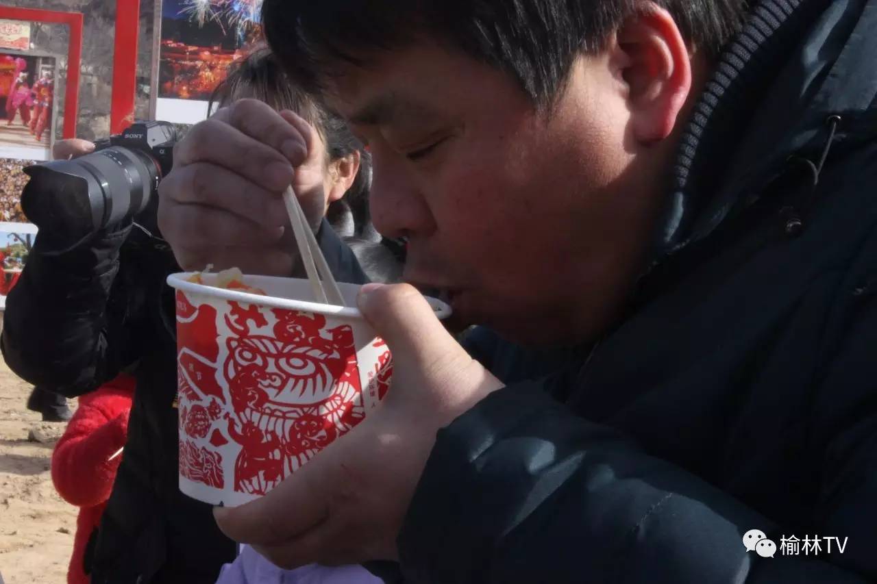 网络媒体走转改｜绥德小吃名远扬郭家沟里品个够