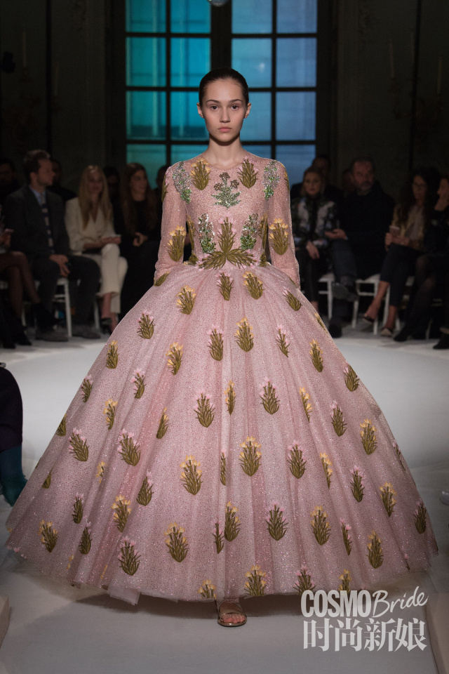 如果我是孔刘的鬼怪新娘，就穿上巴黎高定周这些美美的婚纱嫁给他！