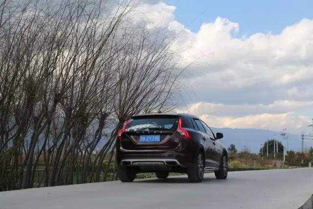 试驾全新一代沃尔沃v60,沃尔沃v60cc最新款越野视频