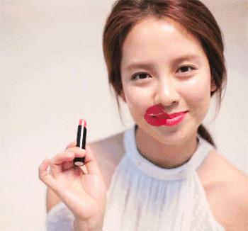 最火的唇妆教程,3d立体唇妆画法视频