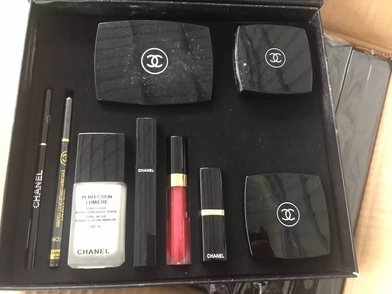 凭祥海关查获千件“香奈儿”化妆品，你在朋友圈买的“情人节礼物”可能没了……「930新闻眼」