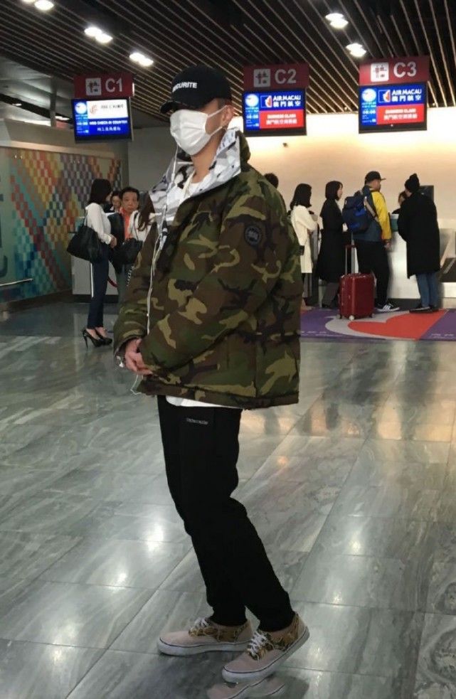 赵丽颖穿白色短款羽绒服,赵丽颖冬季穿羽绒服