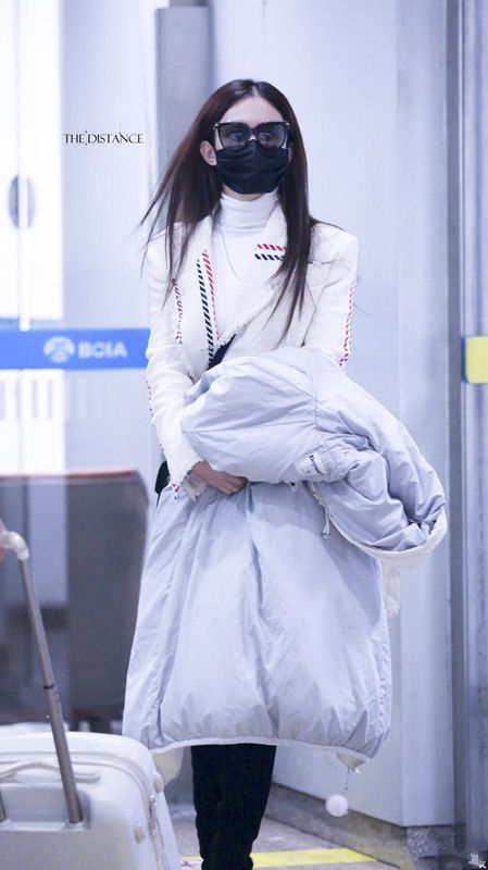 赵丽颖穿白色短款羽绒服,赵丽颖冬季穿羽绒服