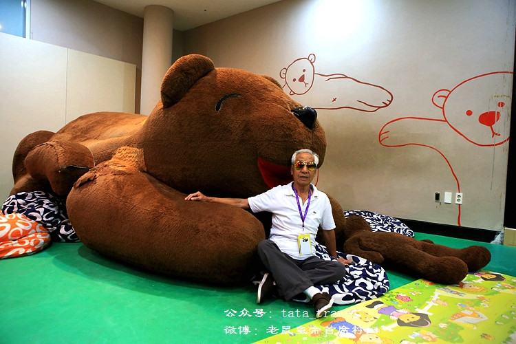 92老正太畅游世界精力充沛意气风发不输90后