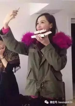 杨幂孙俪新消息,杨幂因礼服上热搜