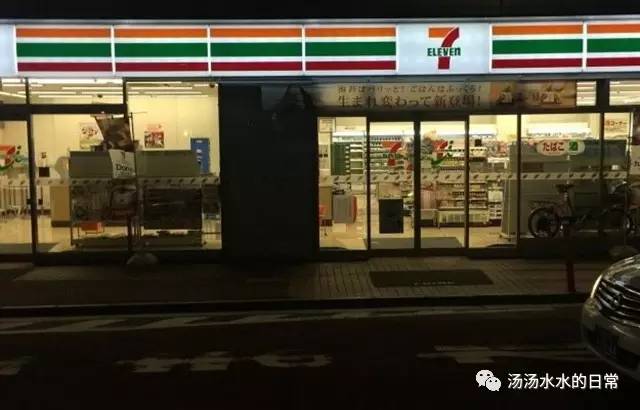 一个美国小哥走进日本7-11被深深震撼了！弄啥类