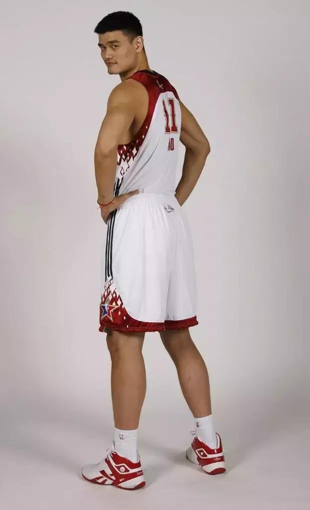 姚明在职业生涯穿过哪些球鞋,姚明球鞋回顾