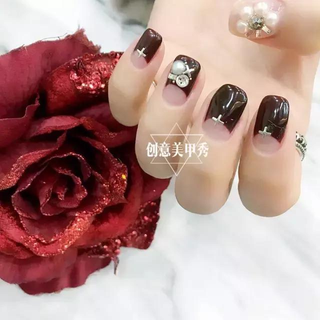 永不过时的5款美甲你做过几款,再不做美甲就要疯了音频