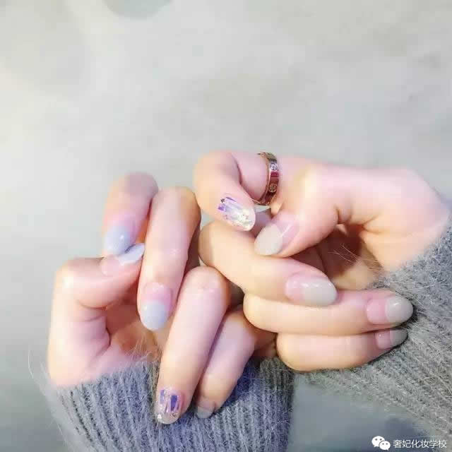 一不小心就让你怦然心动的：22款精致美甲