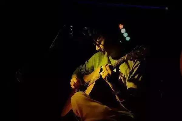 成都地下民谣小酒馆,除了赵雷以外的民谣歌手