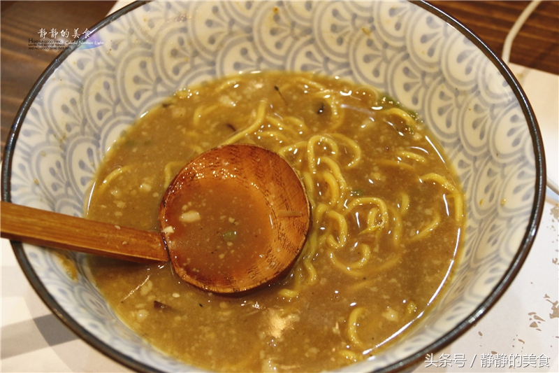 走进一家兰州拉面,走进一家轻食店