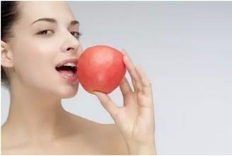 宝宝小腿毛孔粗大粗糙,婴儿腿上毛孔明显正常吗