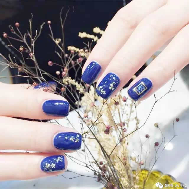 一不小心就让你怦然心动的：22款精致美甲