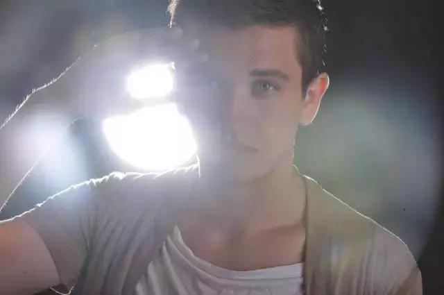 讲七门语言、通十八般舞艺｜宁诺这名翻译小鲜肉酷毙了！