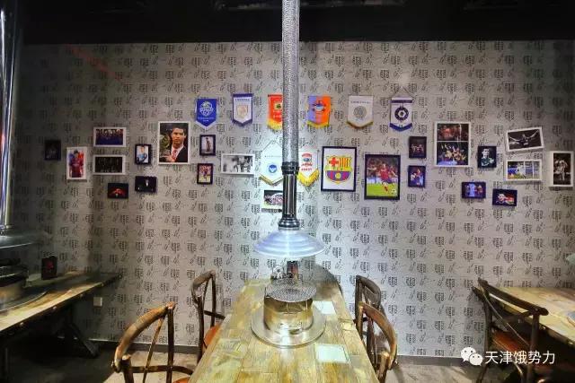 大金链子小手表先吃烧烤后泡澡,大金链子小手表吸着烟