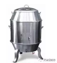 大金链子小手表先吃烧烤后泡澡,大金链子小手表吸着烟