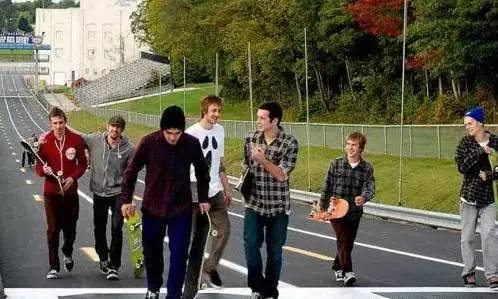 怎么才能学会单滑滑板,滑板初学者可以学的小技能