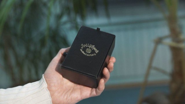 全球首个由再生纸板制成的拍立得，复古情怀满满！