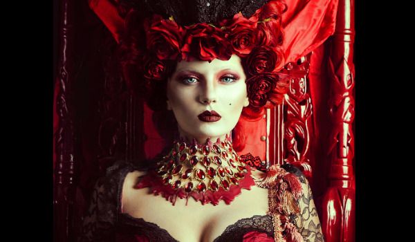 三个一无所有的女人，用以物换物和手工制作的方式再造绝代艳后！