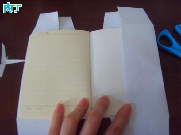 怎样包书皮简单又好看,开学书皮怎么包好看