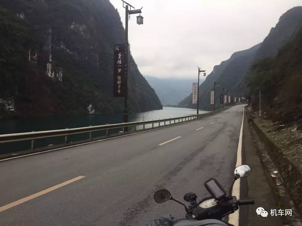 400大踏板骑行300公里感受,125cc适合暴力骑行的踏板