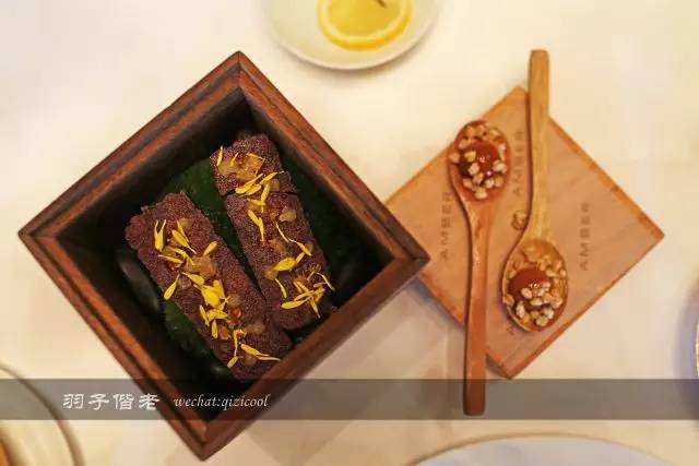 藏匿在繁华中环背后的丝丝暖意 (藏在繁华中环中的丝丝暖意)