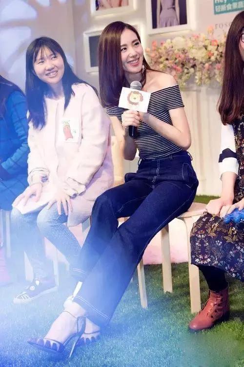 沈阳万象城牛仔裤专卖店,今年流行爆款裤子时髦牛仔裤