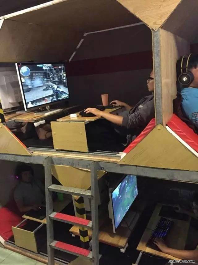 初恋情人为了所谓的爱抛弃婚姻,初恋癌症男子去照顾