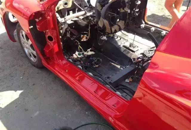 无敌了！穷小伙打烂标致406，改装成法拉利，*博兰**基尼