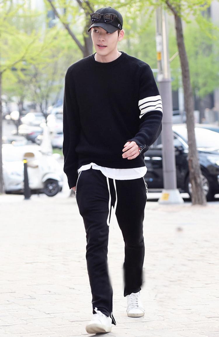 卫衣这个运动感的单品,运动卫衣怎么穿出时髦感