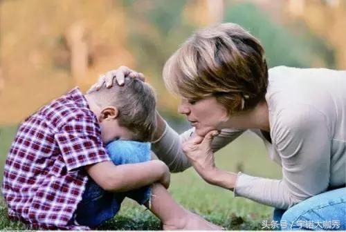 小孩怕见生人的原因,怎么样让孩子克服怕见生人