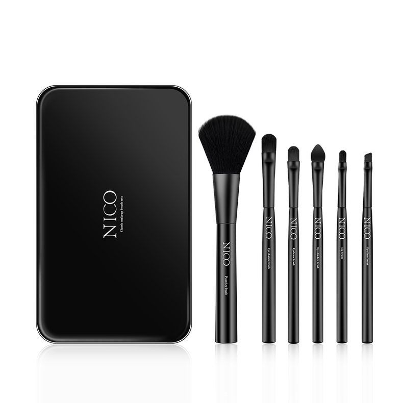 初学化妆者需要哪些工具和化妆品,初学化妆的小仙女一定要注意这些