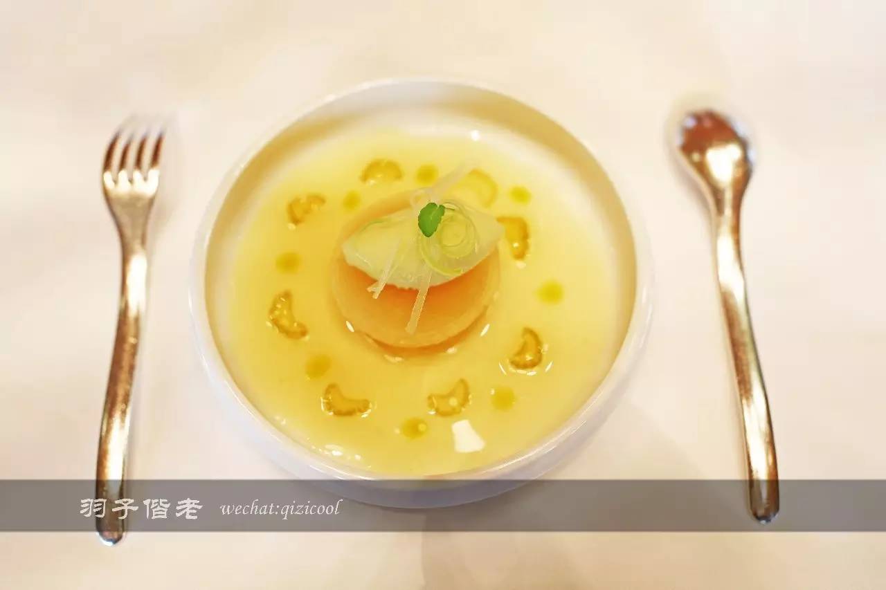 藏匿在繁华中环背后的丝丝暖意 (藏在繁华中环中的丝丝暖意)