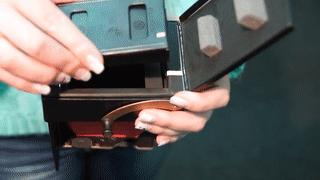 全球首个由再生纸板制成的拍立得,复古情怀满满!