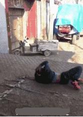 过马路一定要减速慢行,过马路一定要慢点走