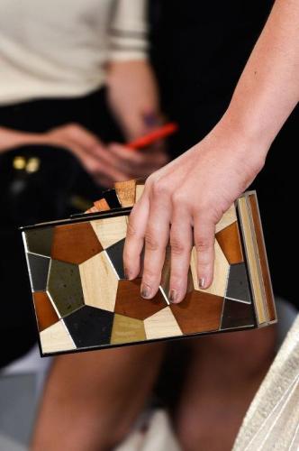 女人的经典包今年流行哪一款,现在流行的潮包