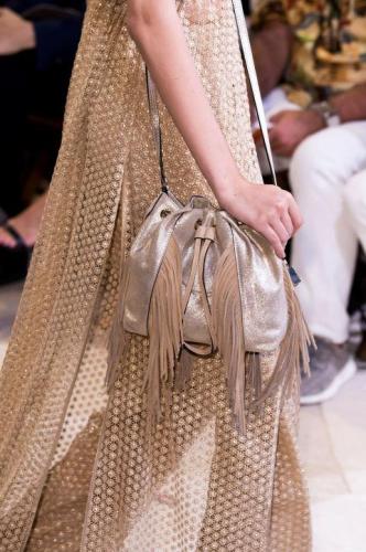 女人的经典包今年流行哪一款,现在流行的潮包