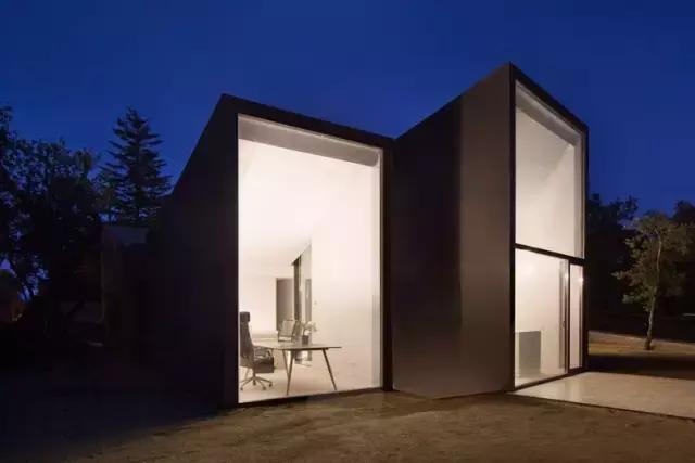 巴塞罗那剧院里的雕塑,巴塞罗那凯旋门前雕塑