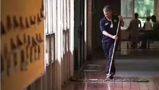 20岁、搞清洁、年入30万？新加坡赚钱有这么任性？