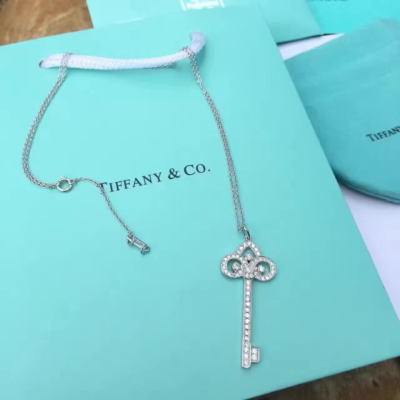 送给自己心仪的女生有哪些饰品推荐呢?