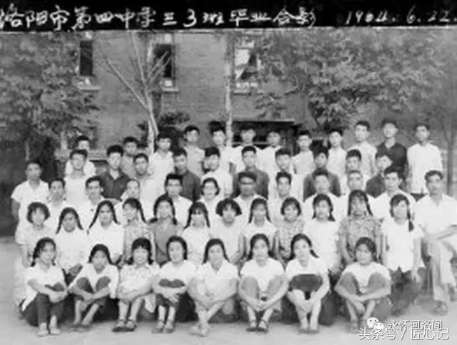 蓦然回首依旧历历在目,蓦然回首依然看见故乡的月亮