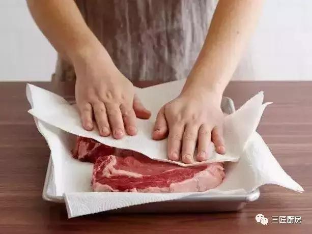 煎出鲜嫩牛排的做法,牛排怎么烤才能鲜嫩多汁