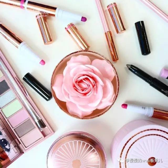 兰蔻玫瑰高光抢不到,我自己做了个花瓣腮红过过瘾